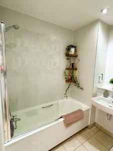 Vibrant & Inviting 1BD Flat Heart of Haggerston!