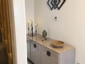 Heathrow Home - Sleeps 6 - Free Parking