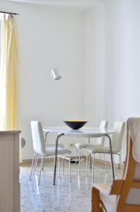 The Family Houses - Apartments with Balcony and Lake View