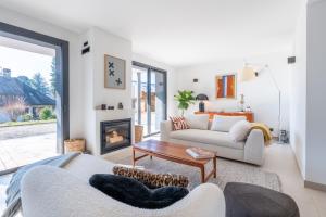 MENTHON- Villa W Architecte 2 pas du lac by LLA SELECTIONS