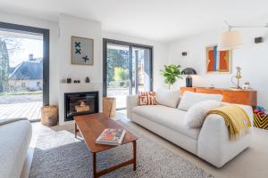 MENTHON- Villa W Architecte 2 pas du lac by LLA SELECTIONS