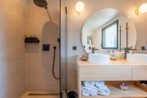 Villas MENTHON- Villa W Architecte 2 pas du lac by LLA SELECTIONS : photos des chambres