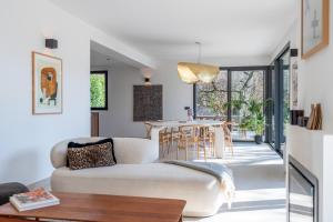 Villas MENTHON- Villa W Architecte 2 pas du lac by LLA SELECTIONS : photos des chambres