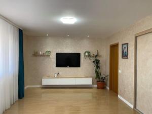 Apartament și garsonieră în vila Sara