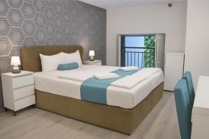 Executive Two-Bedroom Suite room in Hotel Mika Downtown