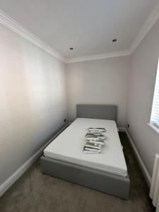 Hidden 2BD Gem Opposite Hyde Park