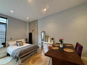 Stylish Studio in Hackney with Private Terrace