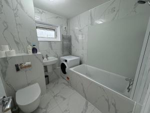 Newly Refurbished 2BD Flat Close to ExCel London