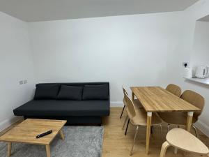 Newly Refurbished 2BD Flat Close to ExCel London