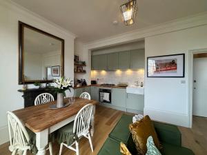 Vintage-Inspired 1BD Flat in De Beauvoir Town