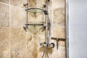 Homely 4 Bedroom House in Brixton