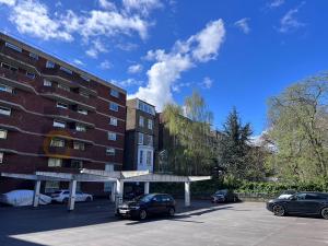 Refurbished Kensington Studio with Balcony near Tube