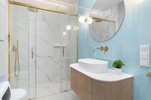 Elegant and Spacious Apartment with Parking & Gym by Renters Prestige