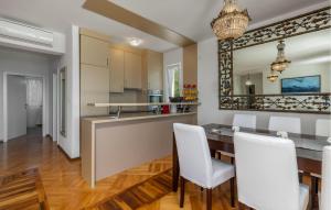 Cozy Apartment In Banjol With Wifi 