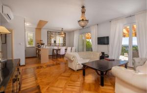 Cozy Apartment In Banjol With Wifi 