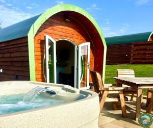 Rose Glamping Pod with Hot Tub