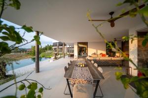 Amazing Villa ALMA Infinity POOL, PADEL Court, Jacuzzi