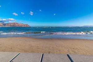 Beach Apartment 302, Strand Beach