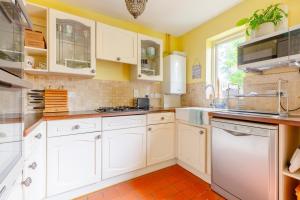 Cosy 2BD Home-Away-from-Home Hackney