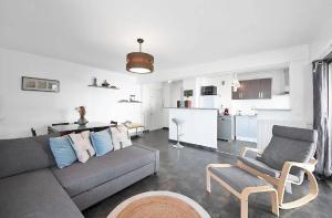 LE VERSAILLES plaisir et confort en centre-ville, pour séjours en famille ou business