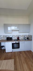 Appartements Studio 28 m2 l-Albion le 55 centre-ville, avec parking et piscine : photos des chambres