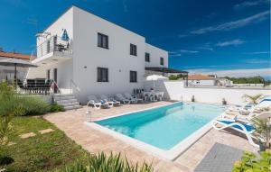 Cozy Apartment In Umag With Wifi