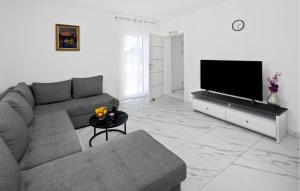 Cozy Apartment In Umag With Wifi