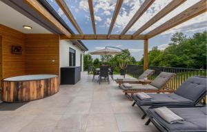 Stunning Home In Seliste Dreznicko