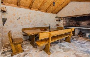 Gorgeous Home In Popovici With Wifi