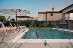 Poolside Holiday House