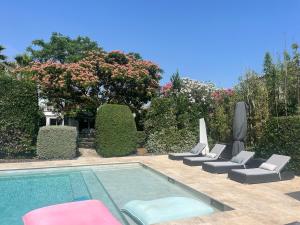 Villas Superbe villa de plain pied avec piscine et jardin : photos des chambres