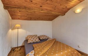 Maisons de vacances Gorgeous Home In Saint-Jean-D-angely : photos des chambres