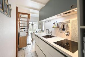 Vauban 125 Courtyard and parking