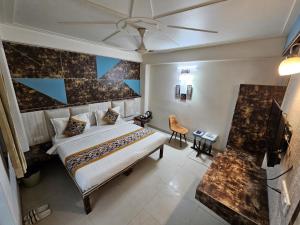 A Family Hotel Oppera Near IGI Airport