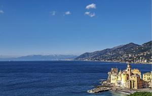 4 Bedroom Lovely Apartment In Camogli