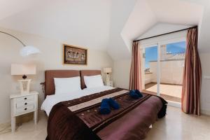 Luxury Beachfront Penthouse Marbella - heated pool & seaviews