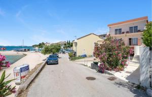 2 Bedroom Nice Apartment In Brodarica 