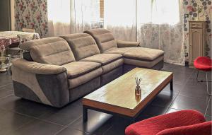 2 Bedroom Awesome Apartment In Sauvian