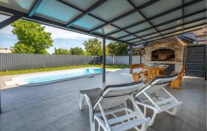 2 Bedroom Cozy Home In Vukovar