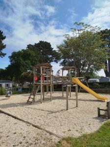 Campings Mobil home cosy dans camping 4 etoiles : photos des chambres
