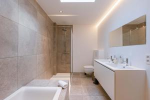 Huswell - Family Villa with Terrace and Parking