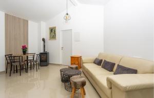 2 Bedroom Beautiful Home In Kastav 