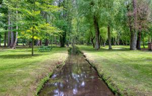 Maisons de vacances Stunning Home In Fontaine-Henry : photos des chambres