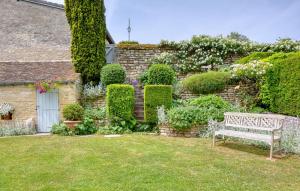 Maisons de vacances Stunning Home In Fontaine-Henry : photos des chambres