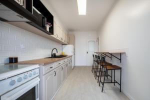 Beach Front Apartment Av dos Banhos