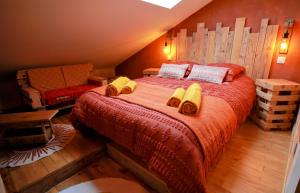 Maisons de vacances La Ferme a Gaston, gite de groupe de 250m2, avec spa et terrain de petanque : photos des chambres