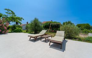 3 Bedroom Beautiful Home In Debeljak