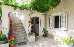 Beautiful Apartment In Punat With Wifi