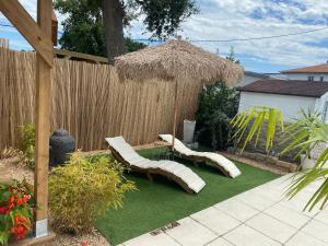 Maisons de vacances Maisonnette climatisee avec piscine et plage a 6mn : photos des chambres