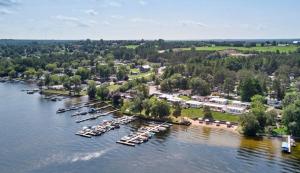 Bobcaygeon Shores Cottage Resort